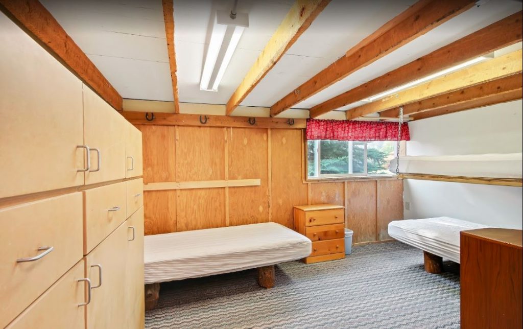 Men's Dorm